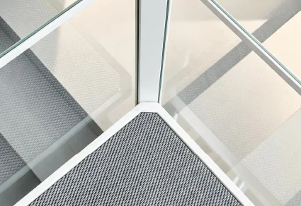 Ultra-narrow 1cm frame, light transmittance up to 90%.